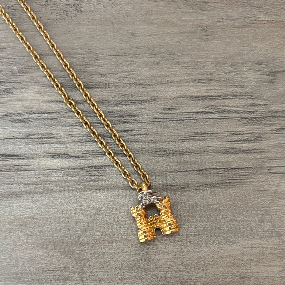 Burberrys necklace prorsum knight vintage